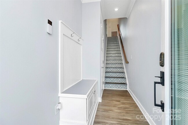 Building Photo - 228 Parkwood Ave
