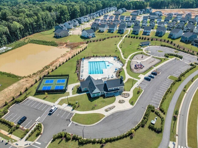 Foto del edificio - 1526 Cloverfield Ct
