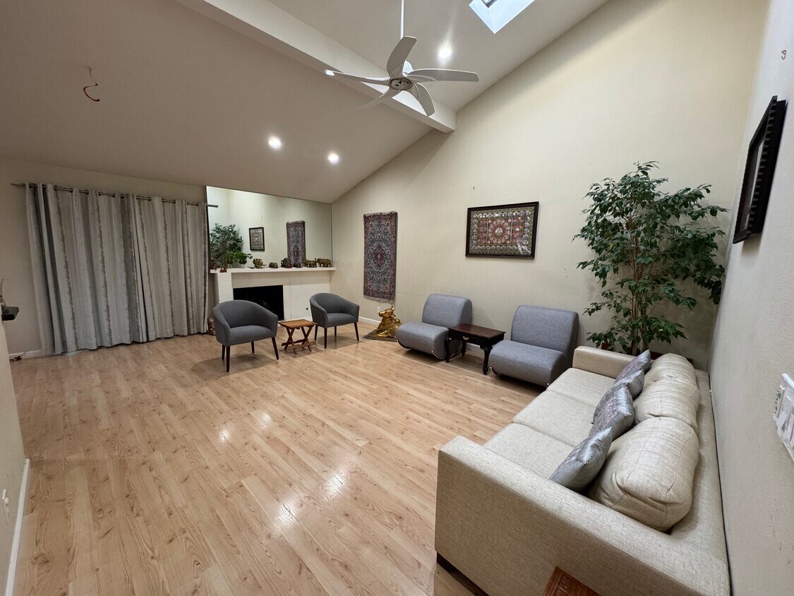 Primary Photo - 1730 Vintner Way