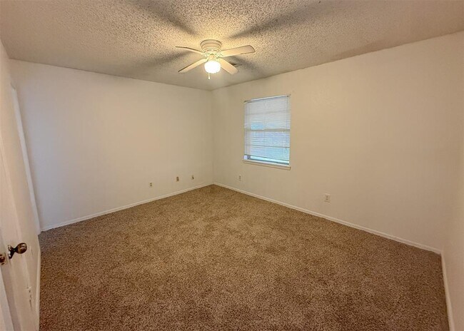 Foto del edificio - 733 W Perry Dr