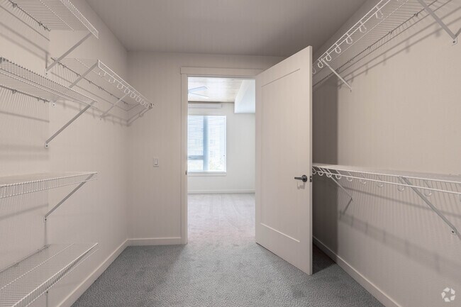 2BR, 2BA - 947SF - The Quarry