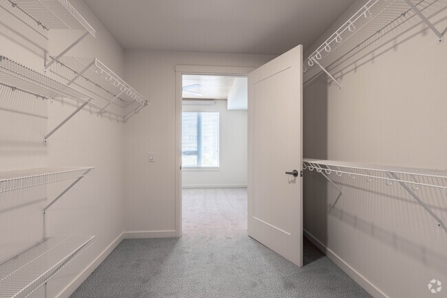 2BR, 2BA - 947SF - The Quarry