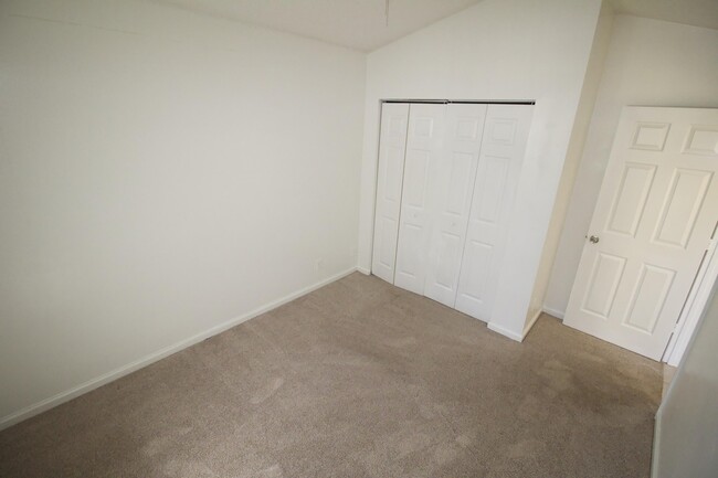 Building Photo - 7968 Lakewood Cove Ct