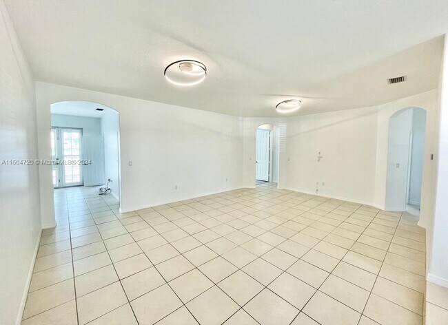 Building Photo - 15991 SW 96th Terrace