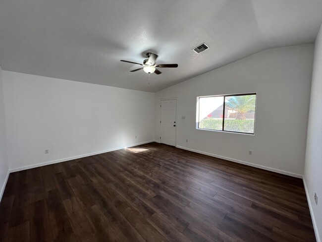 Foto del edificio - RECENTLY REMODELED 3 BEDROOM HOME!