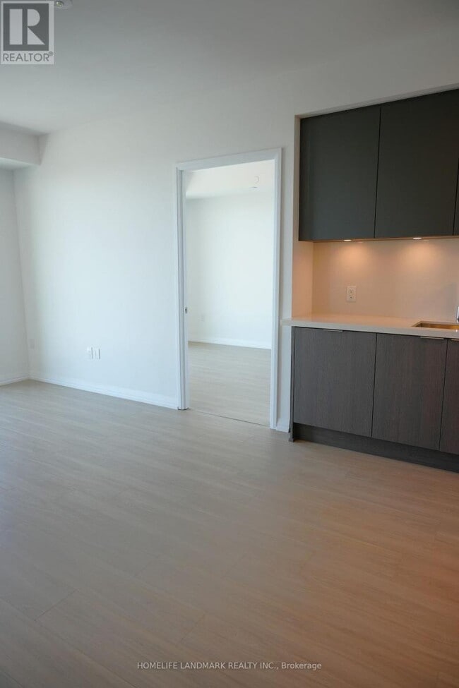 Building Photo - 25 Holly St