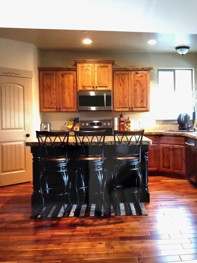 Building Photo - 3 br, 2.5 bath House - 75 E. Loafer Drive