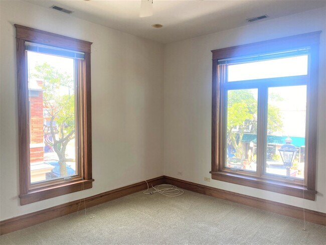 Building Photo - 692 Vernon Ave