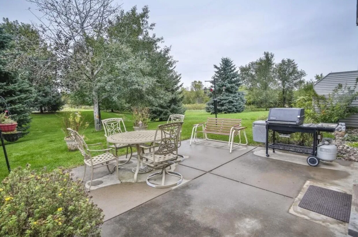 62 Meadowlark Ln, Hudson, WI 54016 House Rental in Hudson, WI