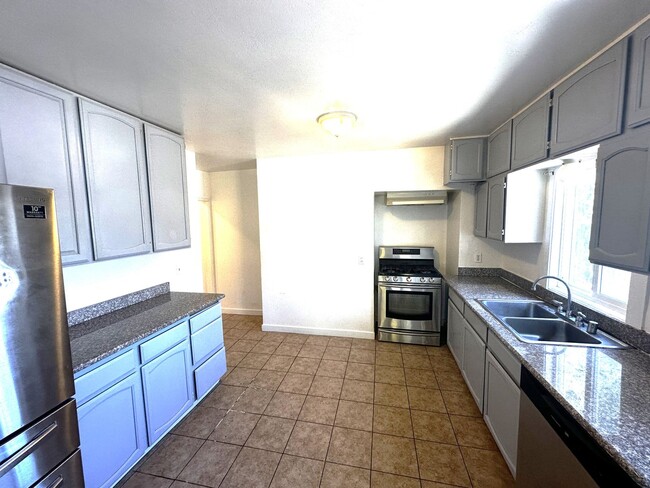Building Photo - 3 + Beds 2 Baths Home With Large Yard /Was...