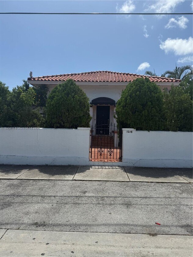 Foto principal - 1218 SW 11th Ave