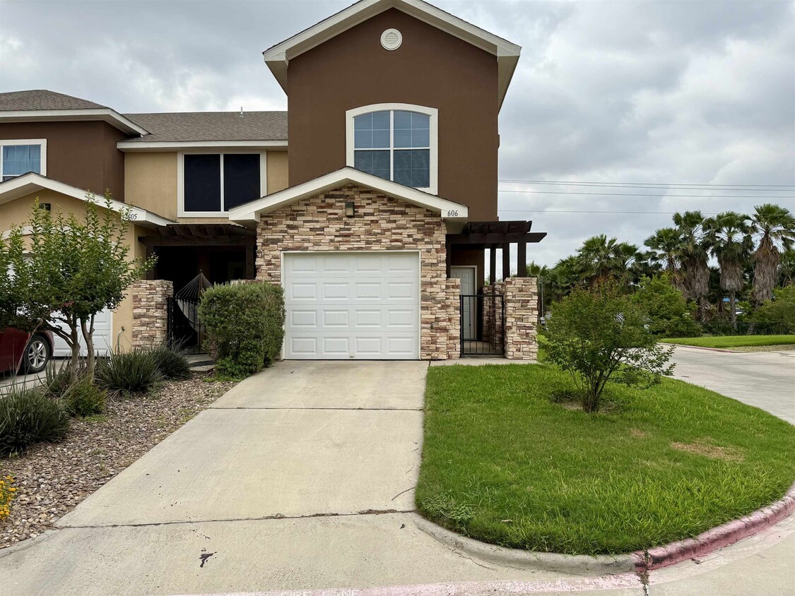 Primary Photo - 2619 San Isidro Pkwy