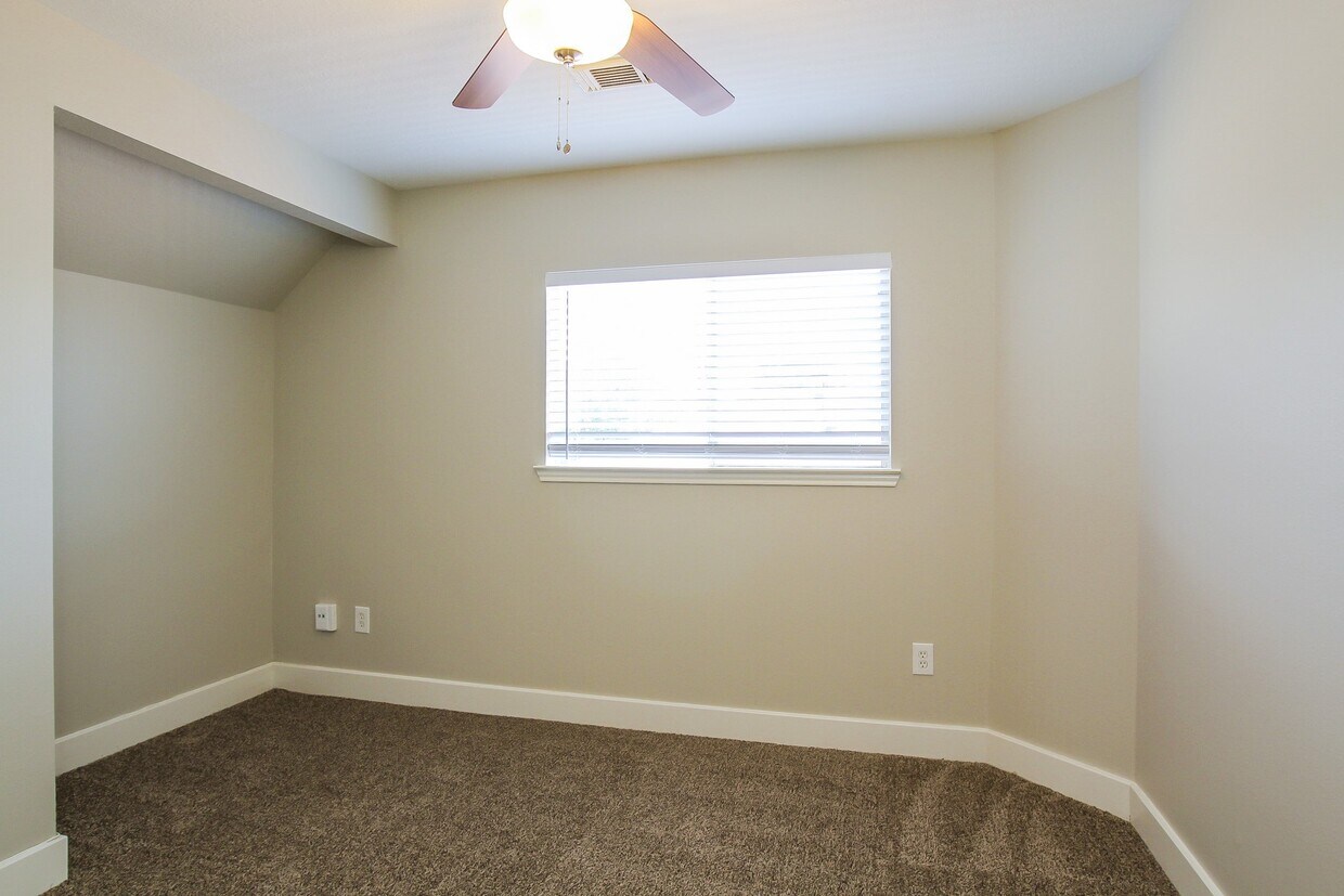 Foto del edificio - 9711 Farrell Dr