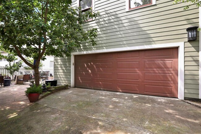 Building Photo - 1227 Harvard St
