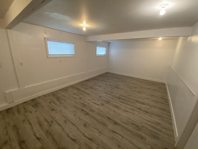Building Photo - 2579 Sugarpine St