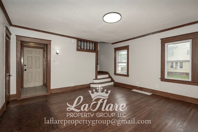 Building Photo - 553 Hampton Ave