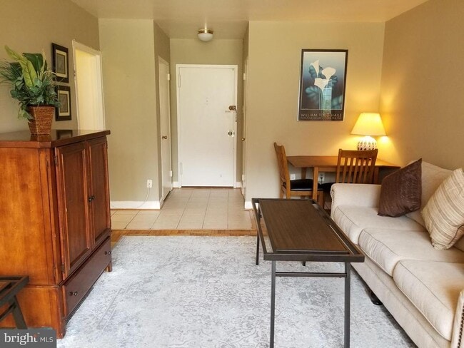 Foto del edificio - 1121 Arlington Blvd