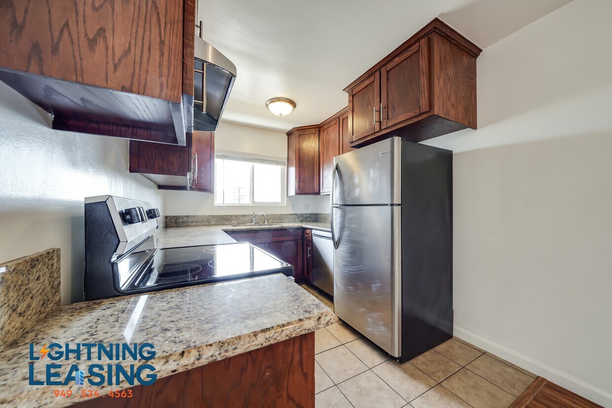 Foto principal - 17348 Burbank Blvd