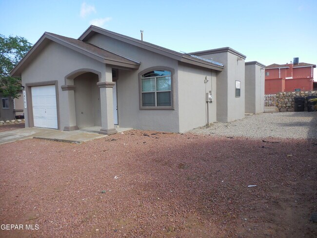Foto del edificio - 14741 Calhoun Dr