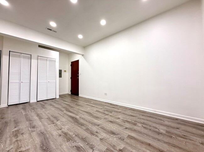 Building Photo - 2240 S Wentworth Ave