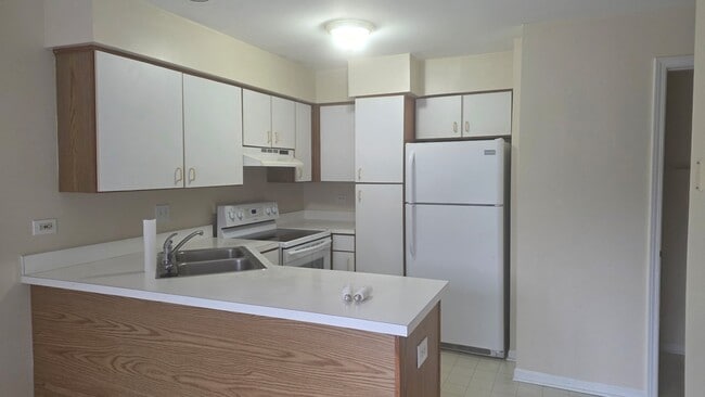 Building Photo - 1348 S Lorraine Rd