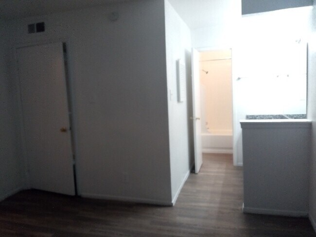 Foto del edificio - 2 bed/ 1.5 bath townhome