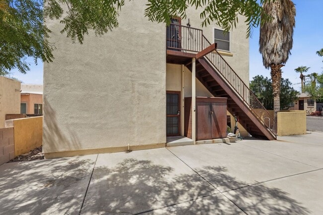 Building Photo - 934 N Campbell Ave