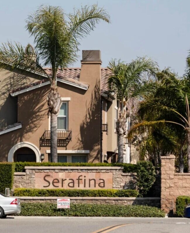 Fuera del área cerrada de la comunidad de Serafina. - 6395 Delgado Ln