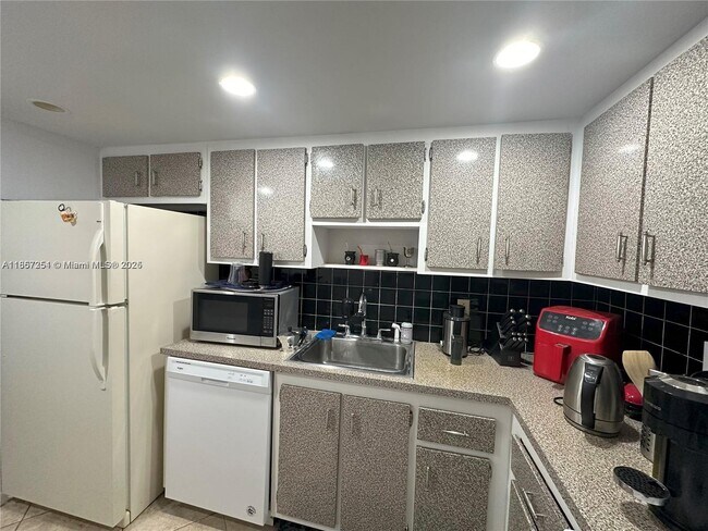 Foto del edificio - 1300 NE Miami Gardens Dr