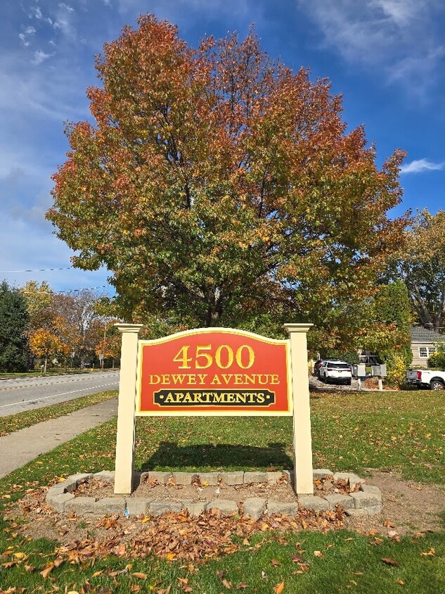 Primary Photo - 4500 Dewey