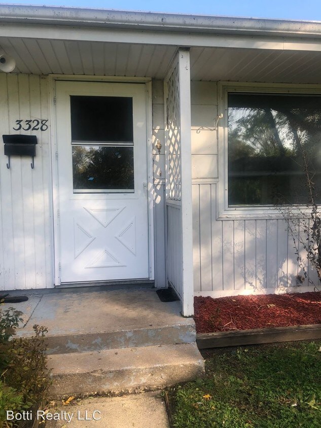 Foto principal - 3328 Montrose Ave