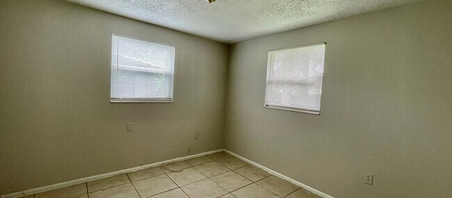 Foto del edificio - 9803 N 11th St