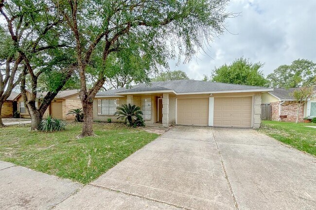 Building Photo - 4827 Rivertree Ln