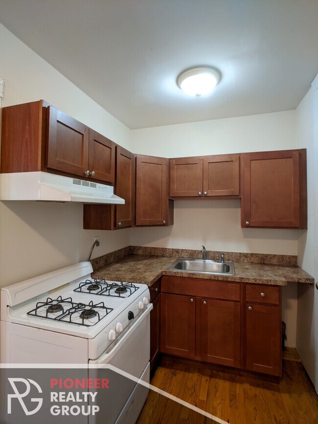 Foto del edificio - 534 W Cornelia Ave