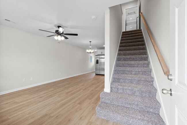 Foto del edificio - Close to downtown Clarksville & APSU! 2 Bed/2.5 Bath townhouse!