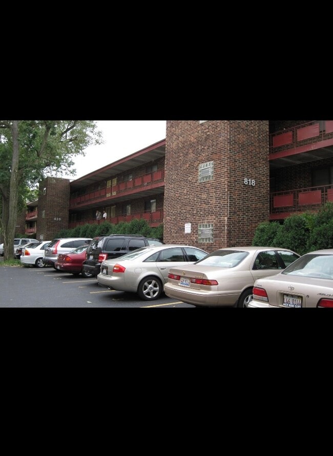 Building Photo - 818 Noyes St
