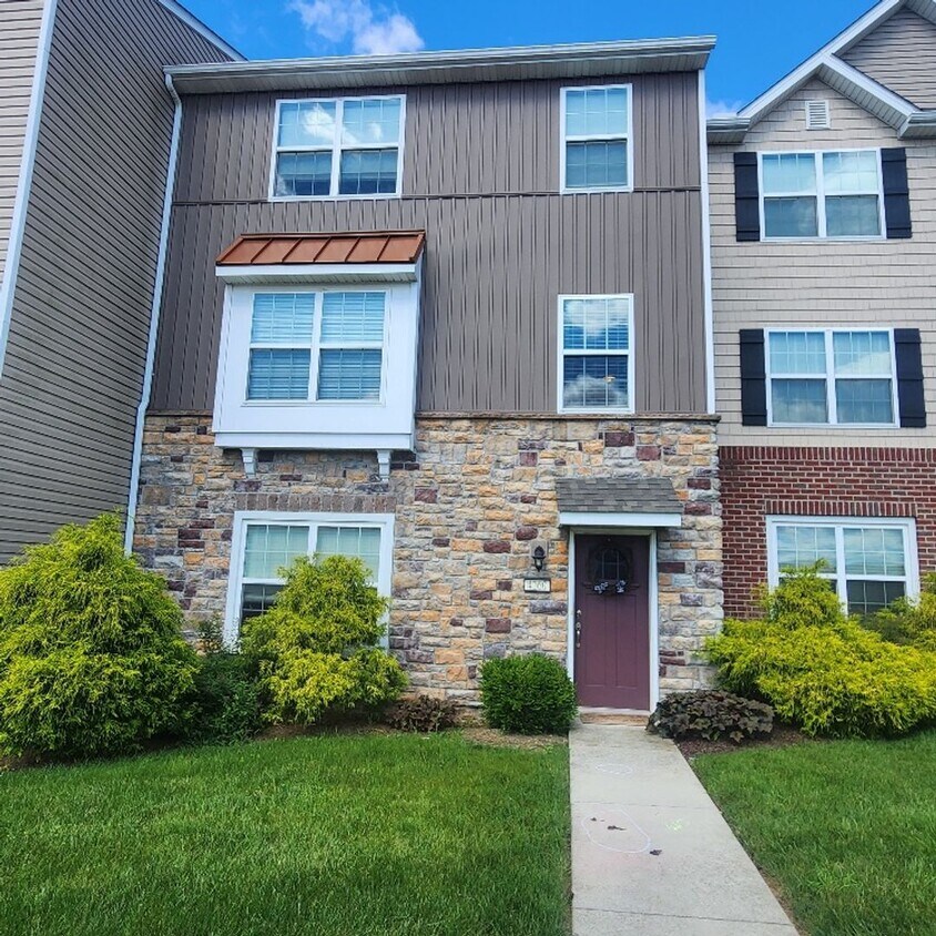 Foto principal - 4160 Wild Orchid Ln