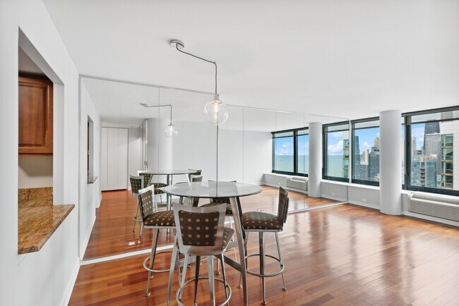 Foto del edificio - 155 N Harbor Dr