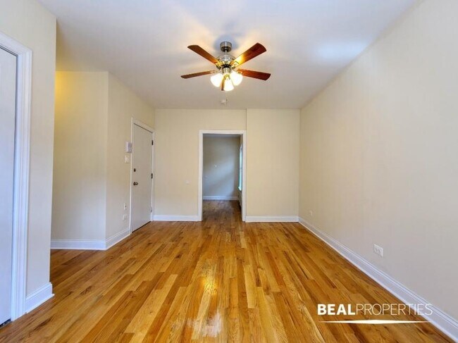 Foto del edificio - 0 bedroom in CHICAGO IL 60657