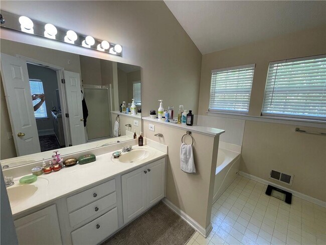 Building Photo - 3285 McClure Woods Dr