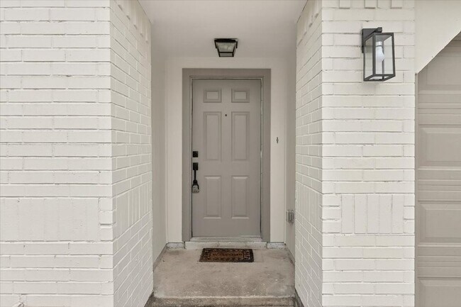 Foto del edificio - 4453 Lake George Dr