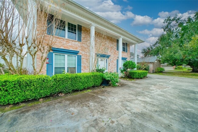 Foto del edificio - 3114 Cypress Point Dr