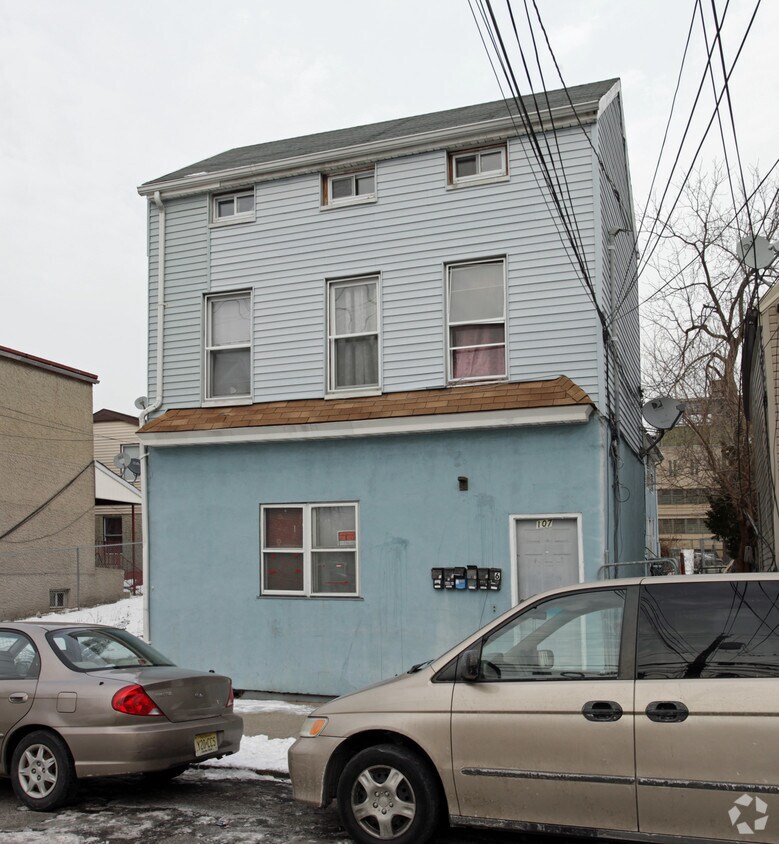Building Photo - 107 Mill St