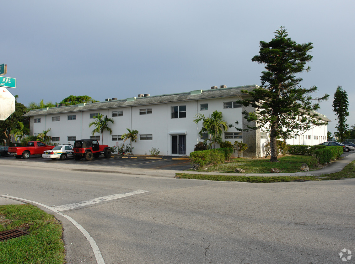 Building Photo - 6191 SW 37th St