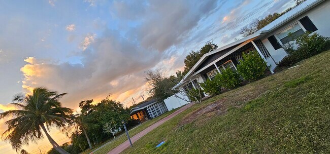 Foto del edificio - 370 Hunt Dr