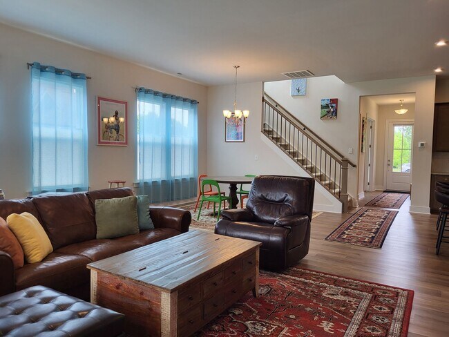 Foto del edificio - Spacious 3 bedroom in Mayes Hall Community