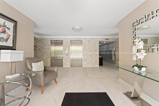 Foto del edificio - 2851 S Palm Aire Dr