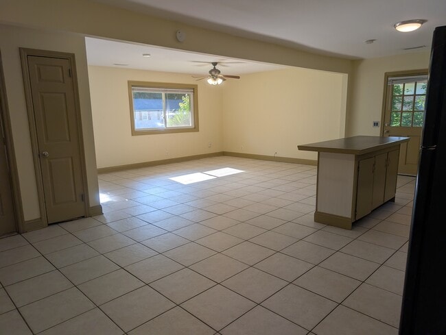 Building Photo - 634 Constant Dr
