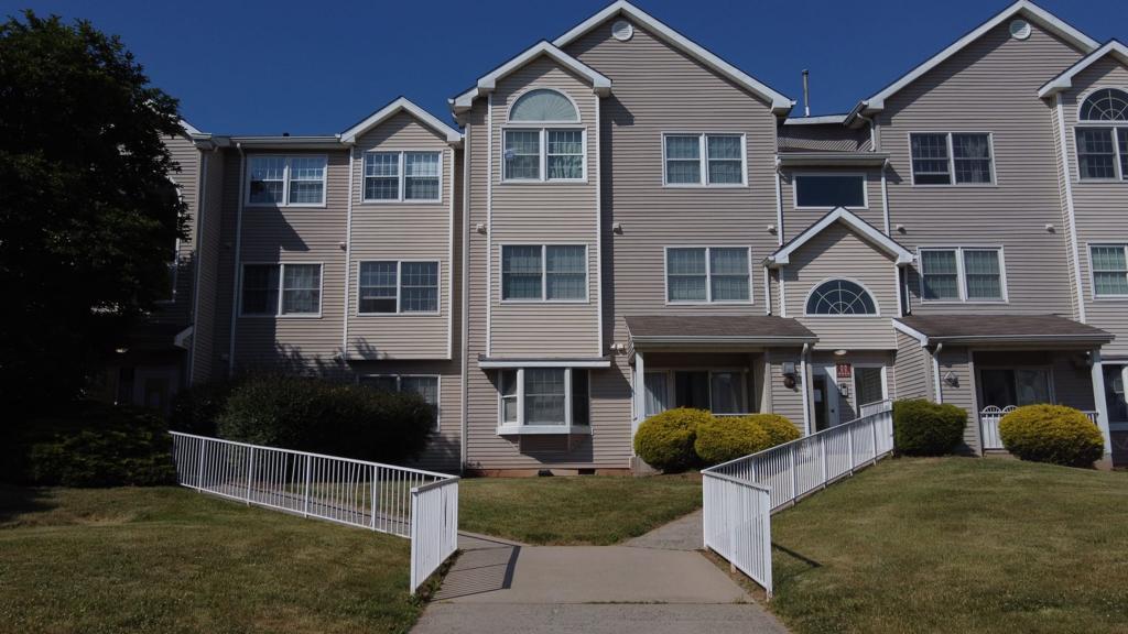 936 Edpas Rd Unit 936, New Brunswick, NJ 08901 Condo for Rent in New