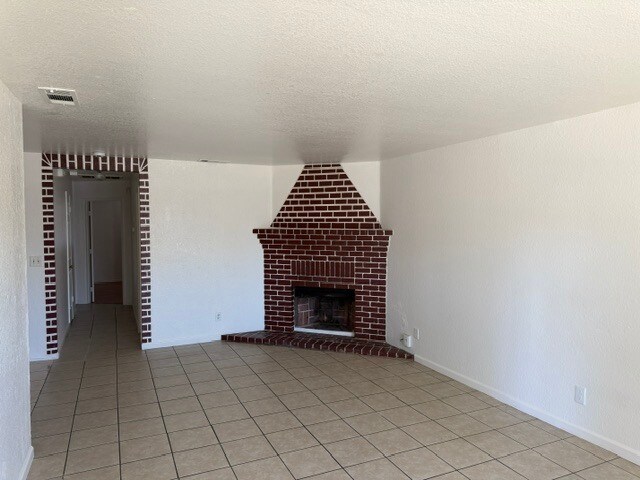Foto del edificio - Modesto 3 Bedroom 2 Bathroom Home
